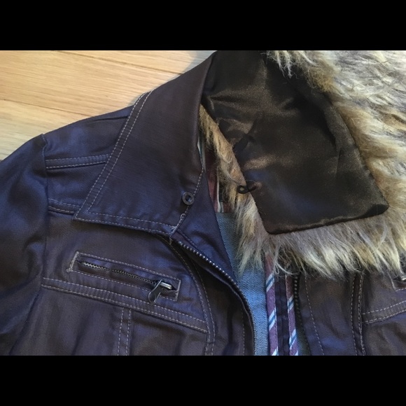 Over dyed denim jacket with faux fur collar - Picture 2 of 6